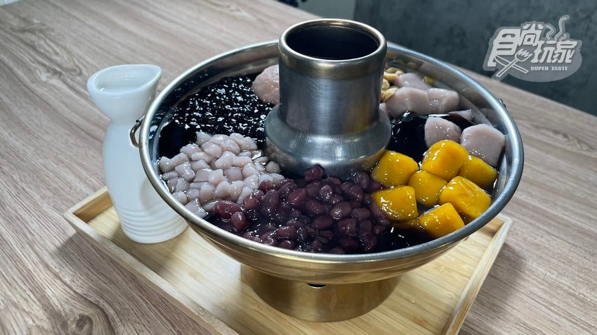 「芋圓火鍋」分量非常大，而且數十種配料都是店家純手工自製的。