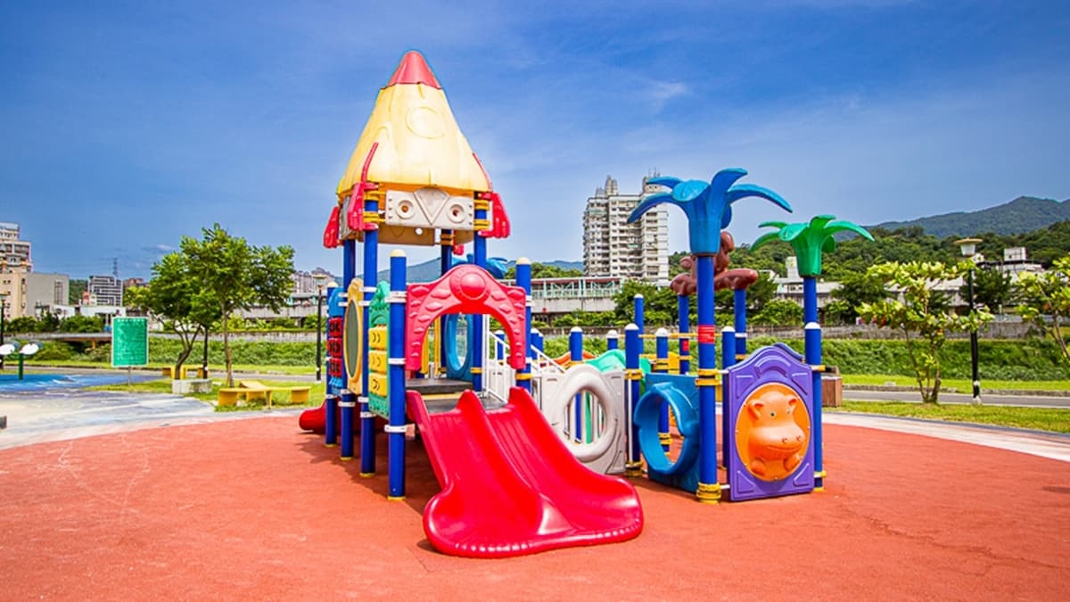 遊戲場內設有溜滑梯等遊具，滿適合小小孩來玩的。（圖片來源：史努比遊樂園）