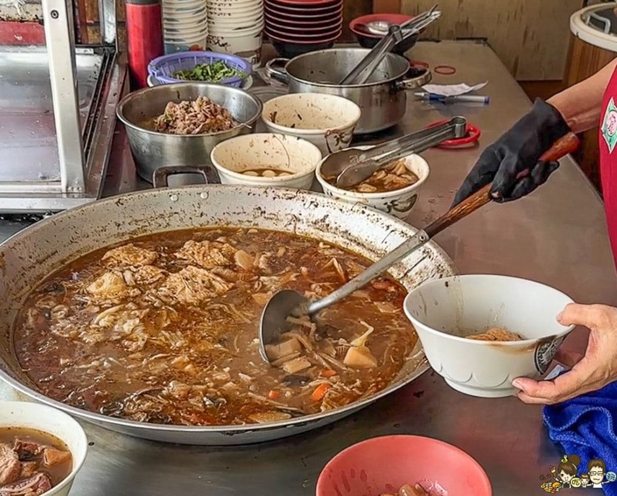 在地運將口袋名單!「古早味雜菜湯」料多撈不完,必搭煎魚腸、滷小捲最對味 在地運將口袋名單!「古早味雜菜湯」料多撈不完,必搭煎魚腸、滷小捲最對味