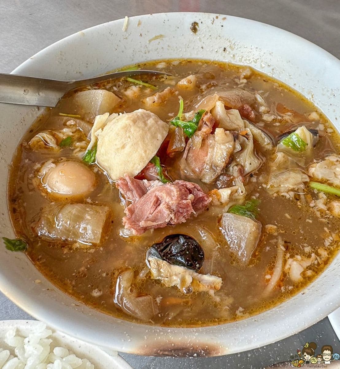 在地運將口袋名單!「古早味雜菜湯」料多撈不完,必搭煎魚腸、滷小捲最對味 在地運將口袋名單!「古早味雜菜湯」料多撈不完,必搭煎魚腸、滷小捲最對味