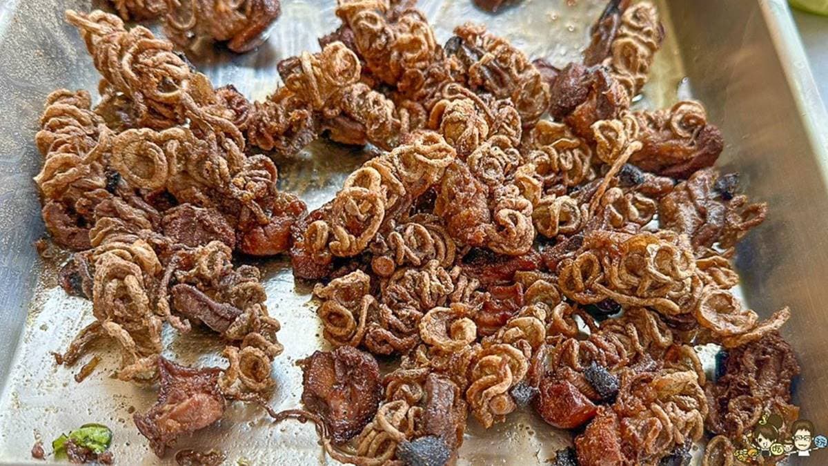 小菜推薦必點煎魚腸，清洗得很乾淨，好吃沒有油耗味。（圖片來源：跟著尼力吃喝玩樂）