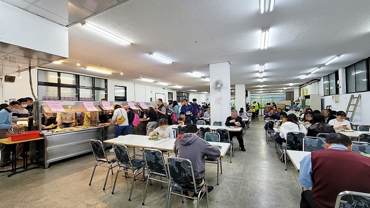 便當可以外帶，也有提供內用座位區。（圖片來源：小涼的美食小天地）