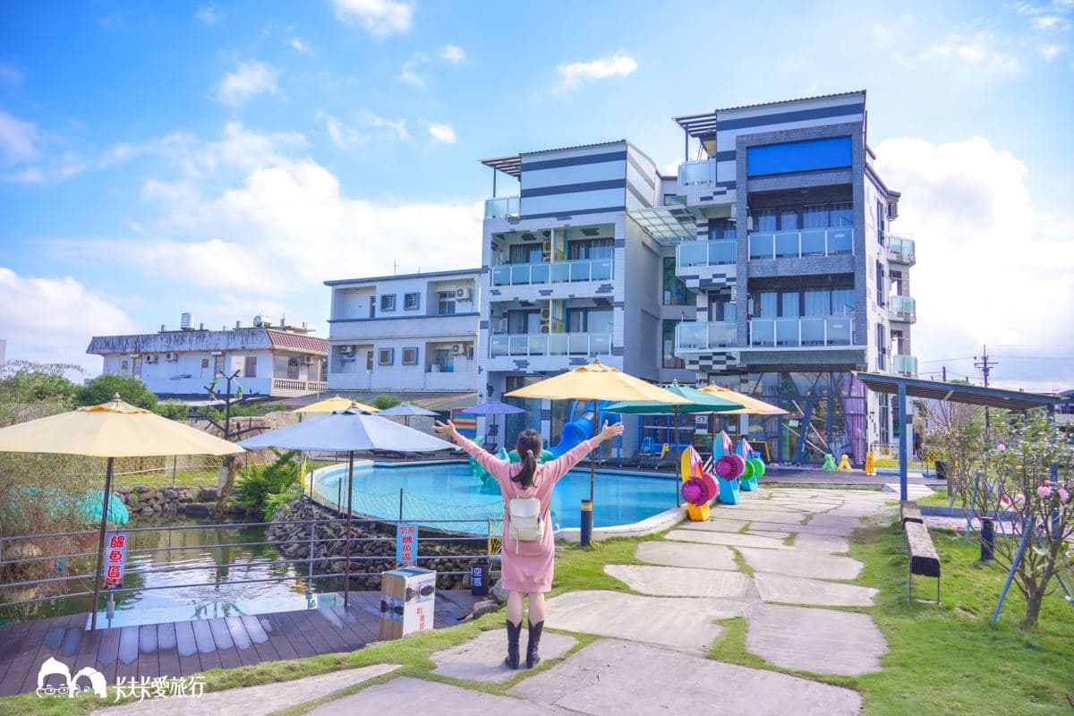 領券入住現省１千！宜蘭最狂「親子樂園民宿」，２層樓彩虹滑梯玩到翻