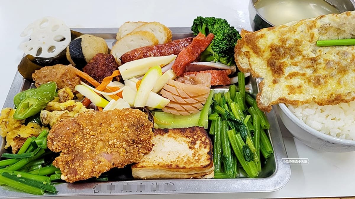 台中隱藏版「高CP值自助餐」！超過80道菜色任你選，百元出頭整盤夾到滿