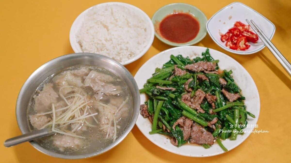 點１份炒牛肉配白飯，再來碗牛雜湯就能吃得很滿足。（圖片來源：女子的休假計劃）