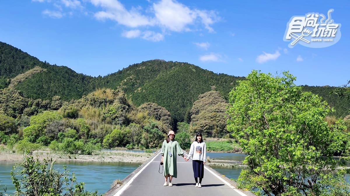 佐田沉下橋周遭沒有護欄，成為當地一大特色。