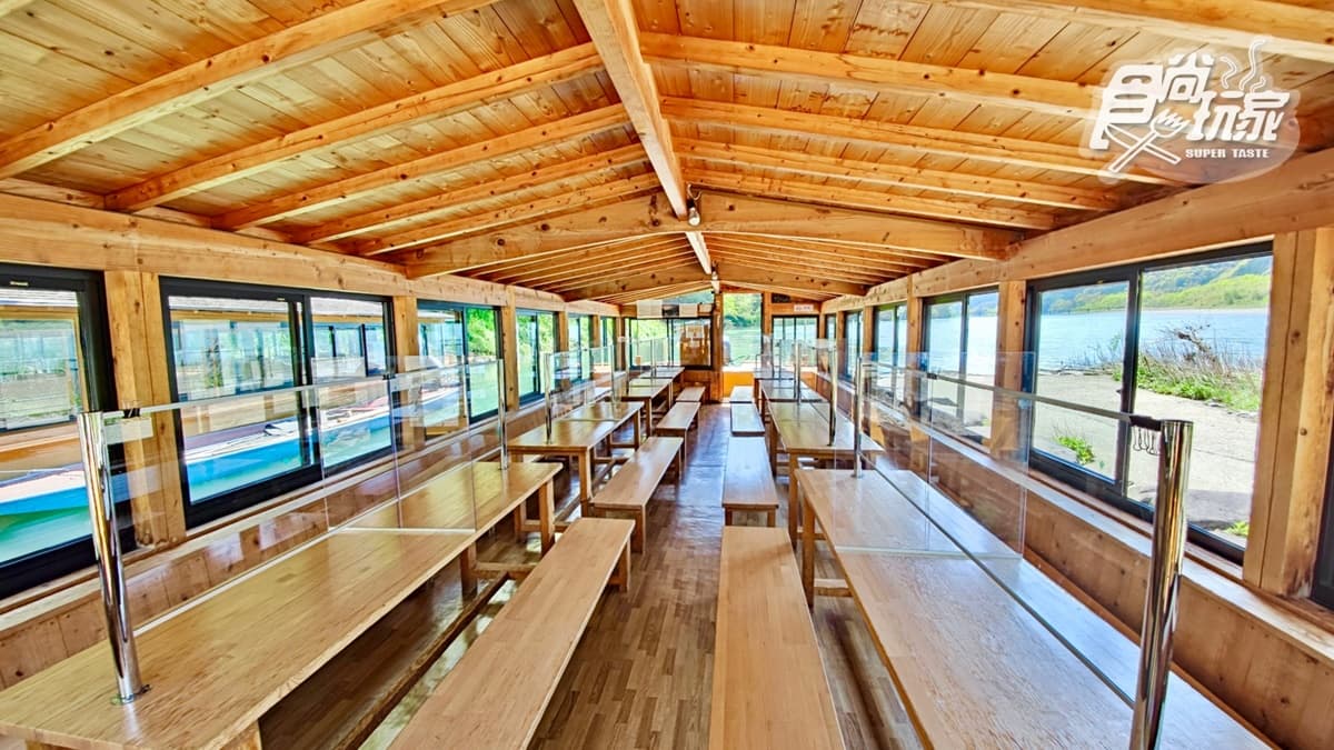 屋形船不僅可以賞景，還能夠預訂餐盒用餐。