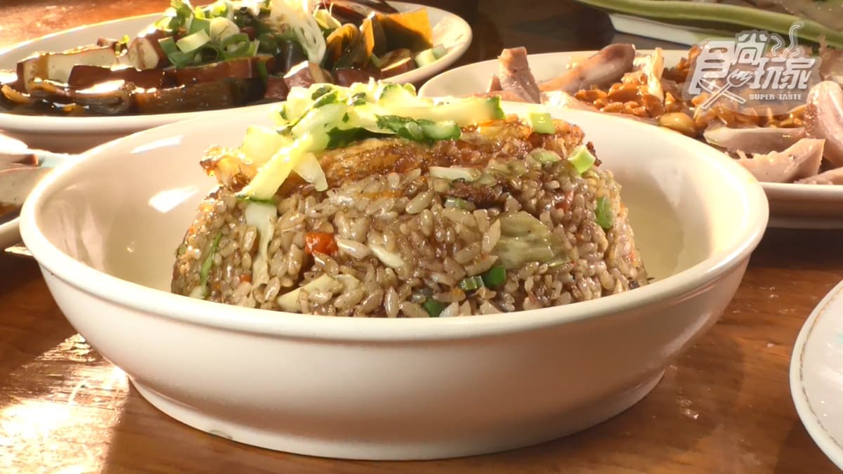 老闆親自製作的「蛋炒飯」，傳承自小時候媽媽的懷舊滋味。
