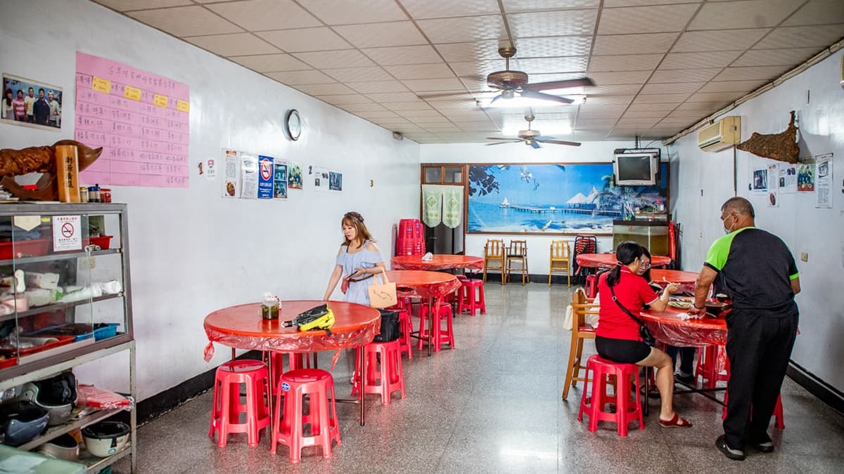 店內座位只有６桌，用餐時間常常一下子就客滿了。（圖片來源：大手牽小手玩樂趣）