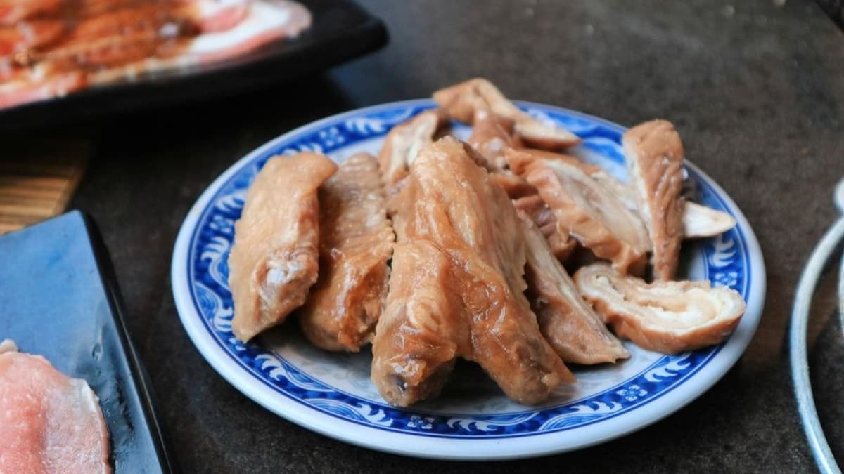 烤過的大腸頭有著焦香微酥的香氣，軟嫩中又帶彈性。（圖片來源：女子的休假計劃）