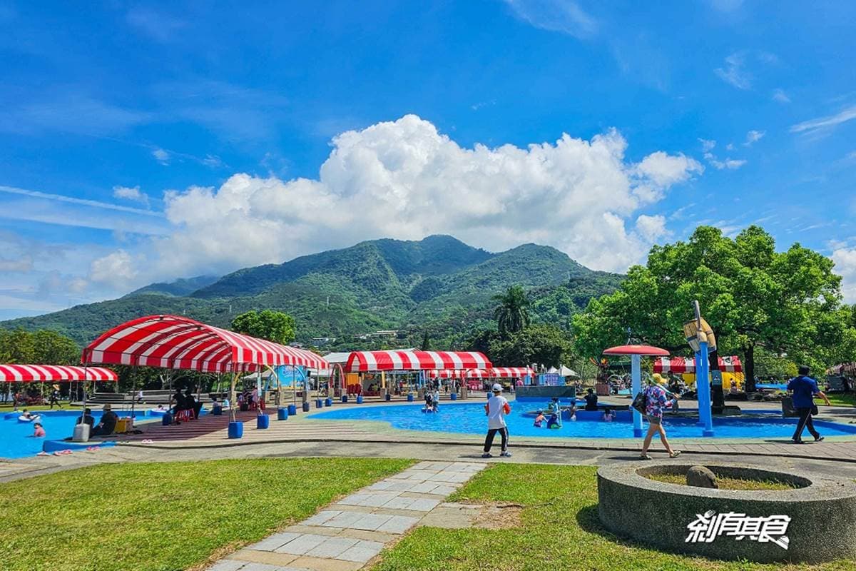 100元1票玩到飽!「南投水樂園」好玩到併軌,先衝章魚氣墊溜滑梯、大噴泉 100元1票玩到飽!「南投水樂園」好玩到併軌,先衝章魚氣墊溜滑梯、大噴泉