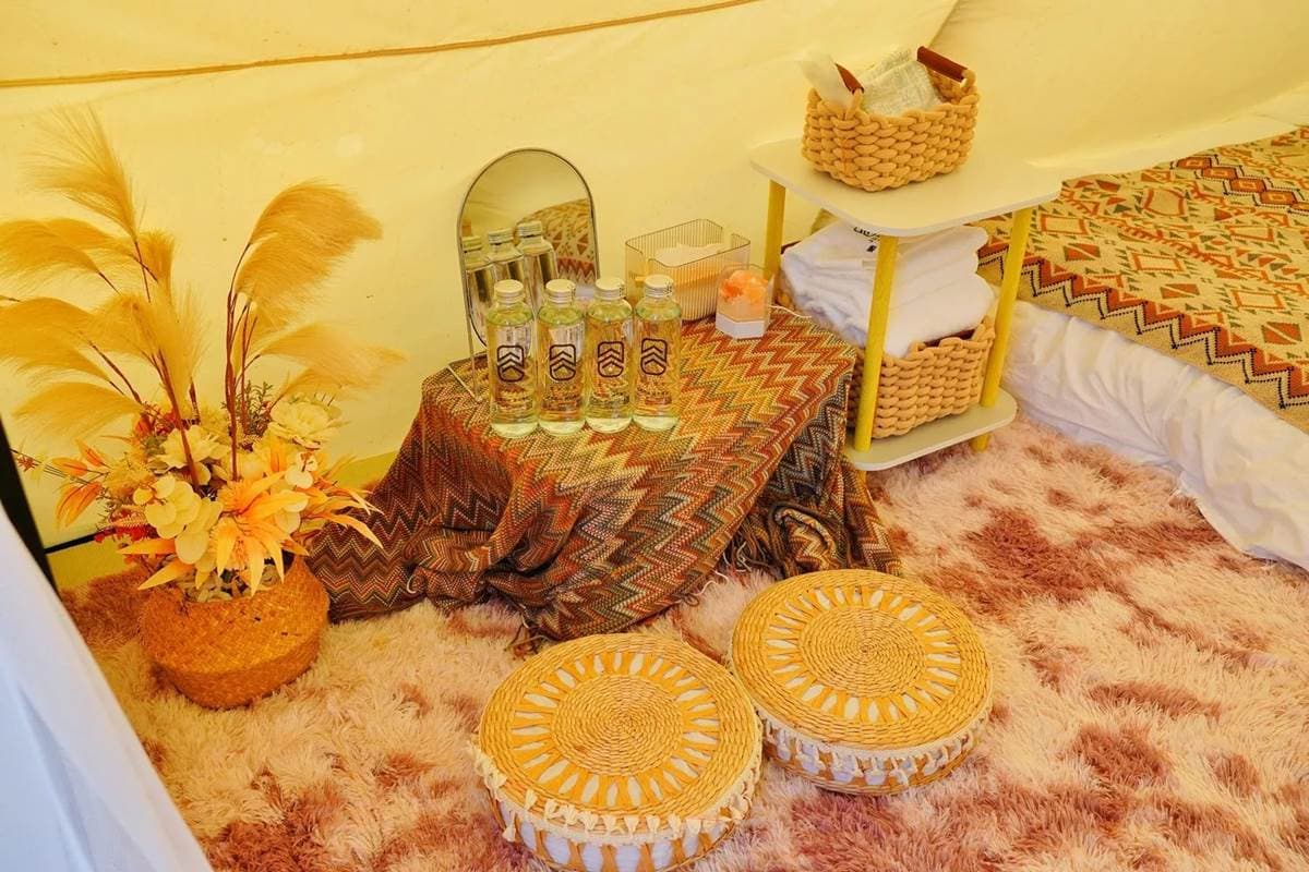 懶人快衝！苗栗全新豪華露營搶住「森林系帳篷」，一泊四食嗑火鍋＋重慶烤魚