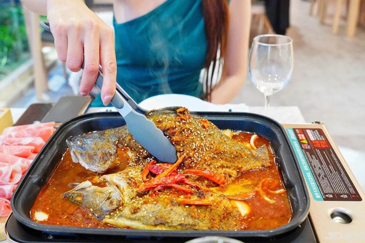 懶人快衝！苗栗全新豪華露營搶住「森林系帳篷」，一泊四食嗑火鍋＋重慶烤魚