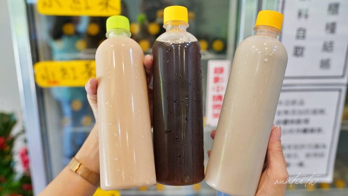 飲料有販售紅茶、黑豆漿、白豆漿。（圖片來源：水晶安蹄不務正業過生活）