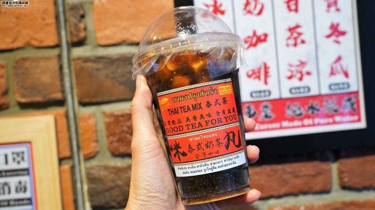 店裡除了招牌泰式奶茶，也有販售奶咖啡、甘茶涼等飲品。（圖片來源：跟著尼力吃喝玩樂）