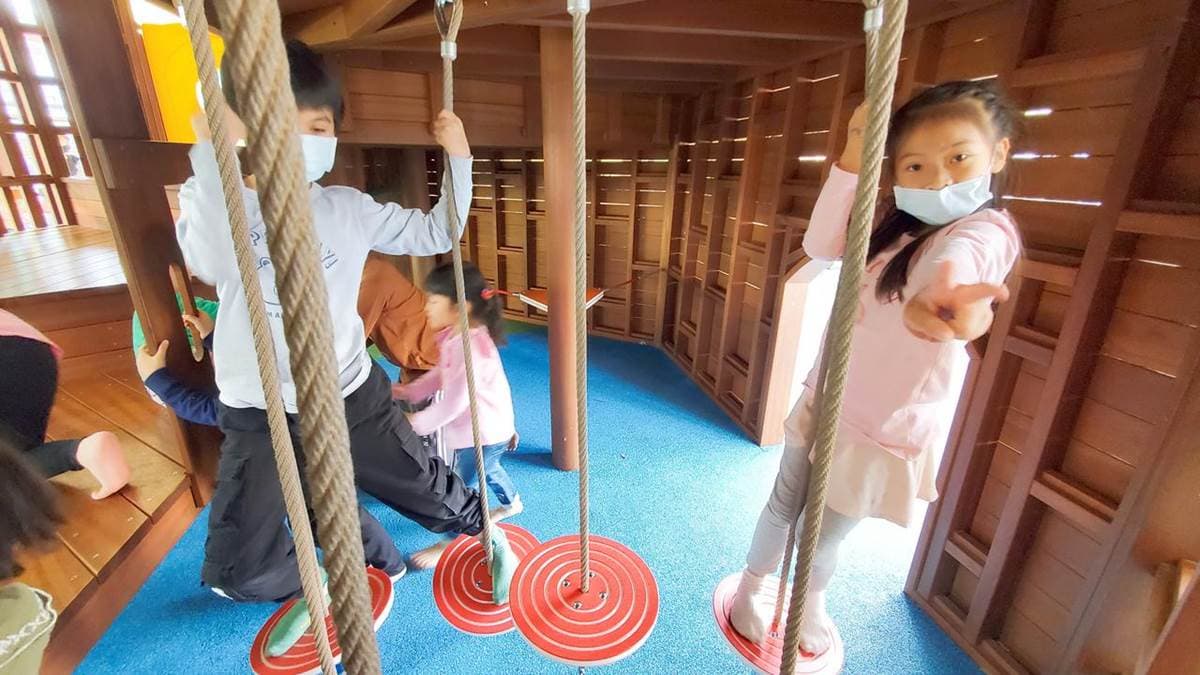 貓頭鷹城堡裡有一些體能設施，小孩可以盡情放電。（圖片來源：晨晨喬喬玩樂日記）