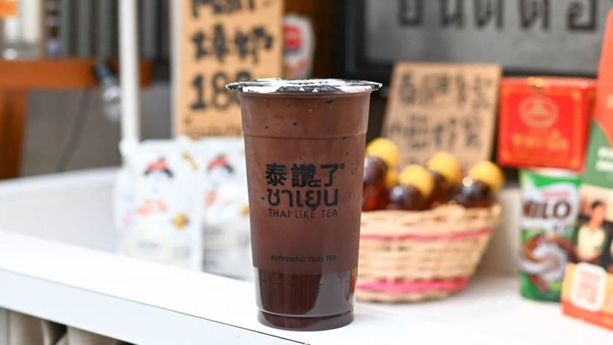 泰國街頭飲料店最好喝排名絕對有可可，苦中帶甜的巧克力香喝起來不會膩。（圖片來源：莓姬貝利・食事旅行）