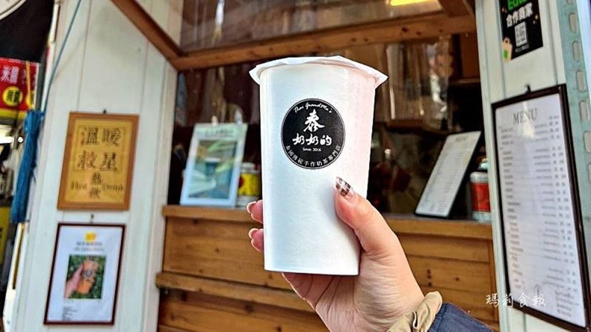 店家使用正宗泰國手標茶葉沖泡道地的泰式奶茶。（圖片來源：瑪莉食報）