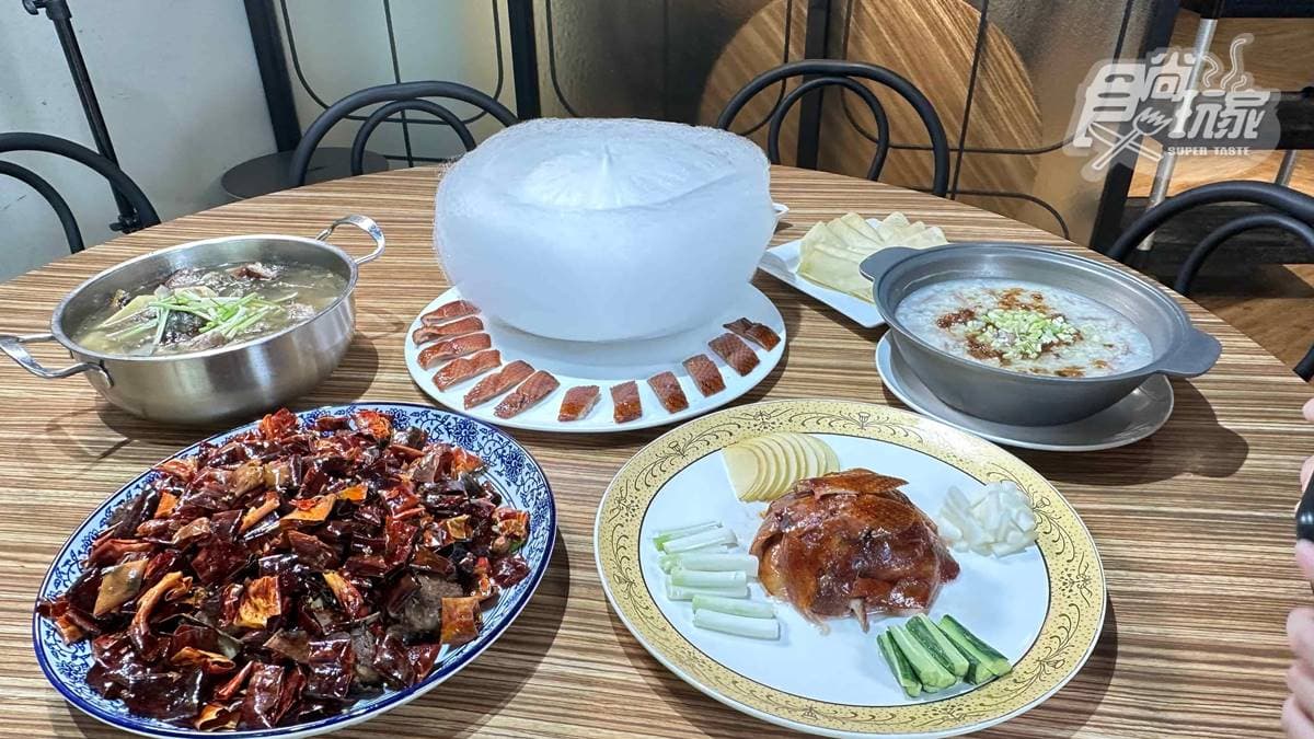 店內推出的「一鵝五吃」，其中有超浮誇的棉花糖＋鵝皮，視覺效果絕佳，２者搭配起來也很解膩。