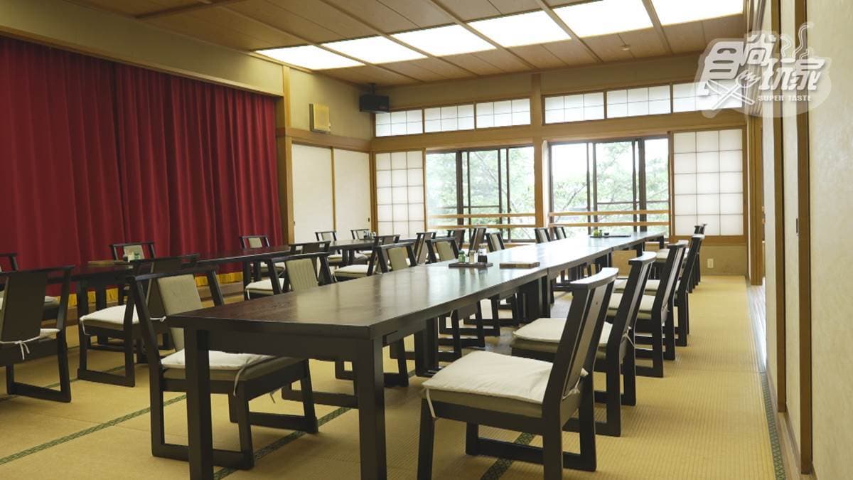 店內環境很乾淨，用餐起來也很舒適。