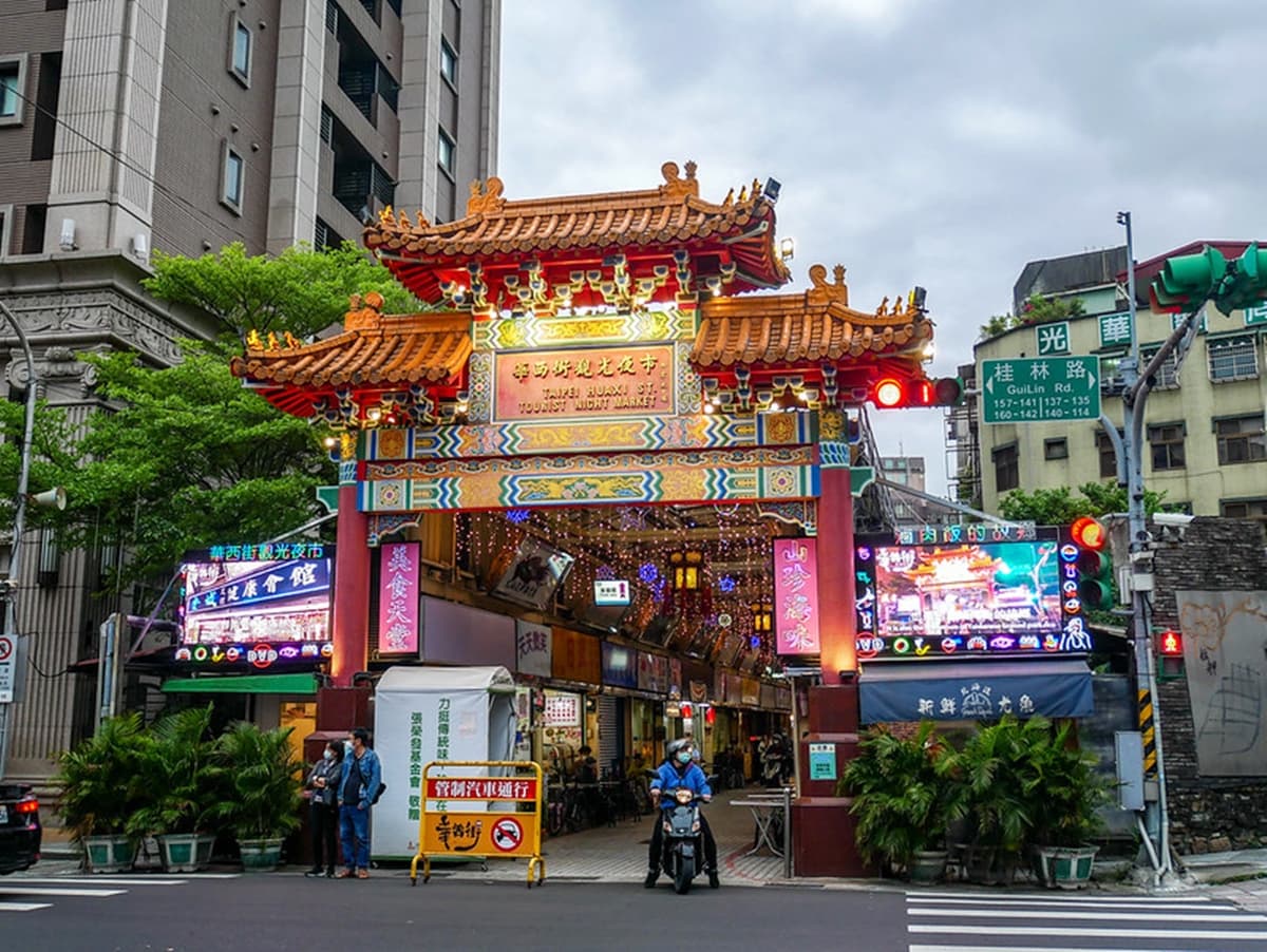 「20元香菇粥」太佛心！夜市50年小吃老饕最愛，必搭紅燒肉香酥唰嘴