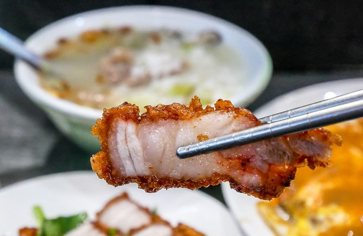「20元香菇粥」太佛心！夜市50年小吃老饕最愛，必搭紅燒肉香酥唰嘴
