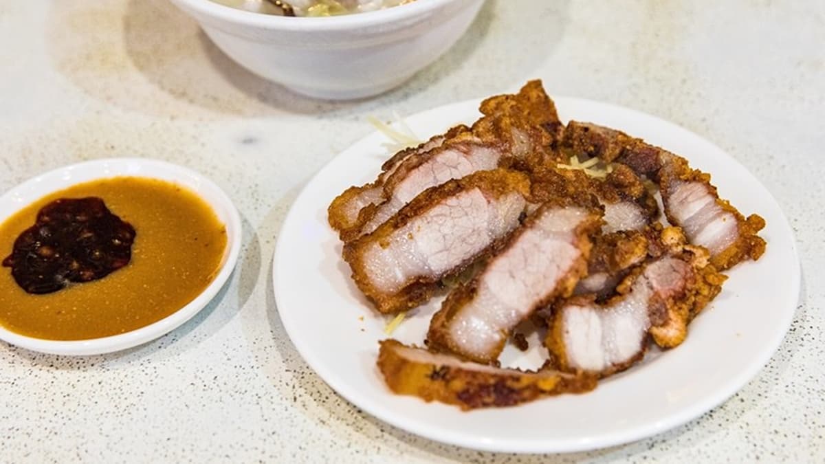 「紅燒肉」炸得很酥，卻不至於太過油膩。（圖片來源：小虎食夢網）