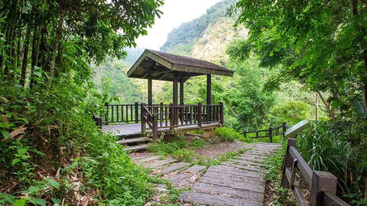 步道的途中設有涼亭，走累了可以休息。（圖片來源：阿里山風景管理處）