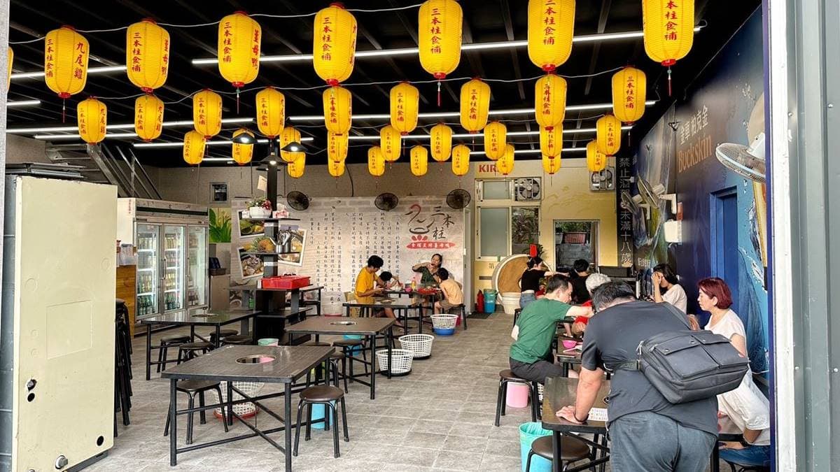 店內寬敞但座位數不多，建議提前至現場排隊候位。（圖片來源：阿華田的美食日記）