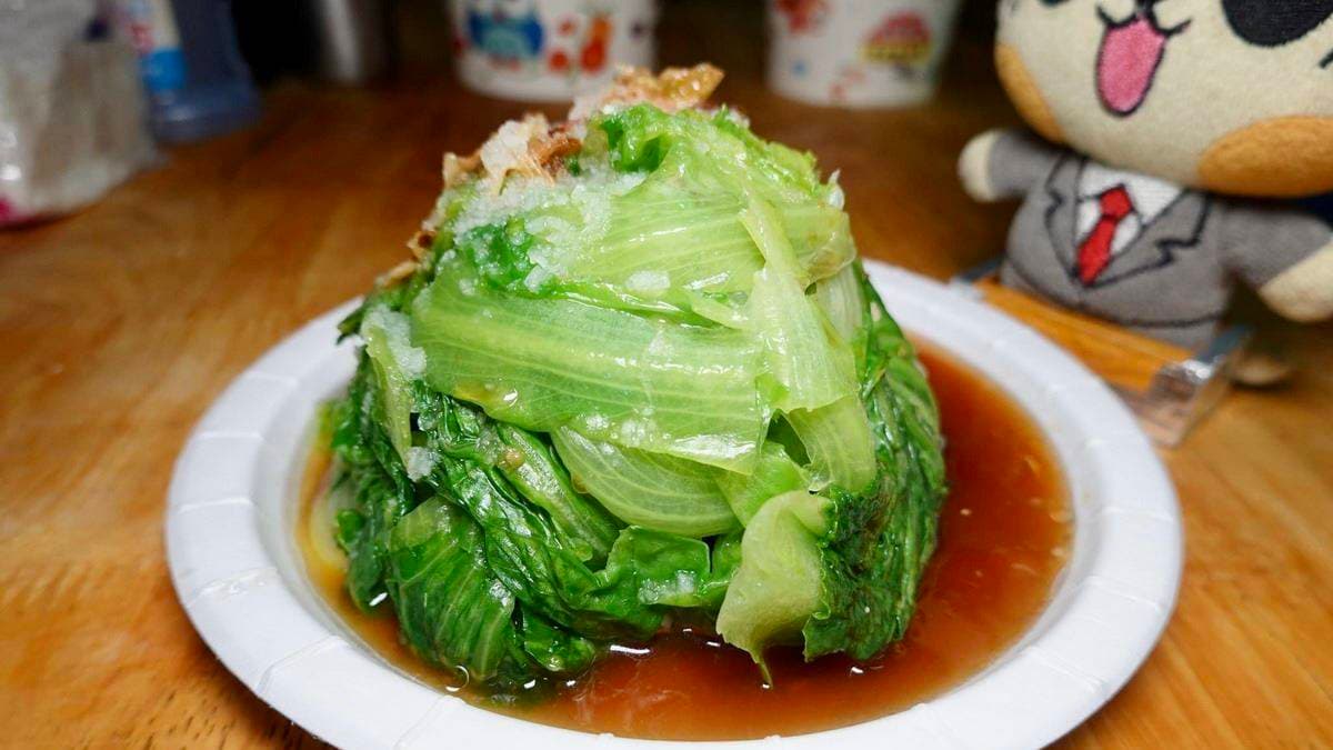 不只涼麵分量大，連燙青菜的分量也很巨大，堆成一座小山！（圖片來源：貓大爺部落格）
