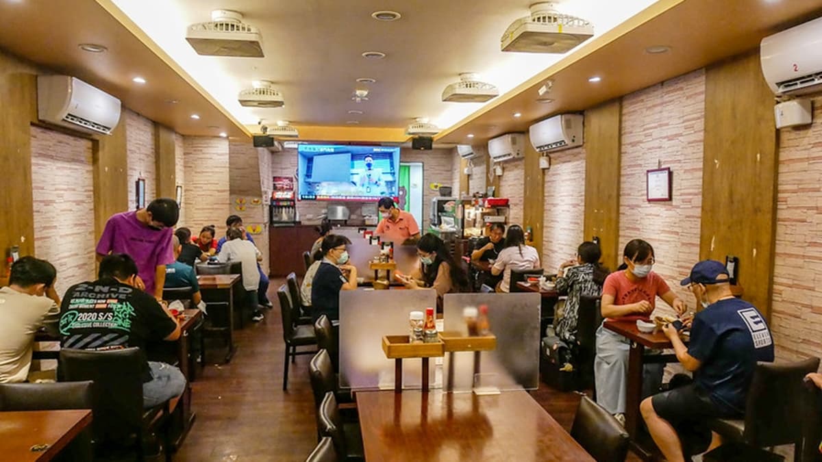 店內裝潢很用心，整間店空氣很好，不會油煙味很重。（圖片來源：鄉民食堂）