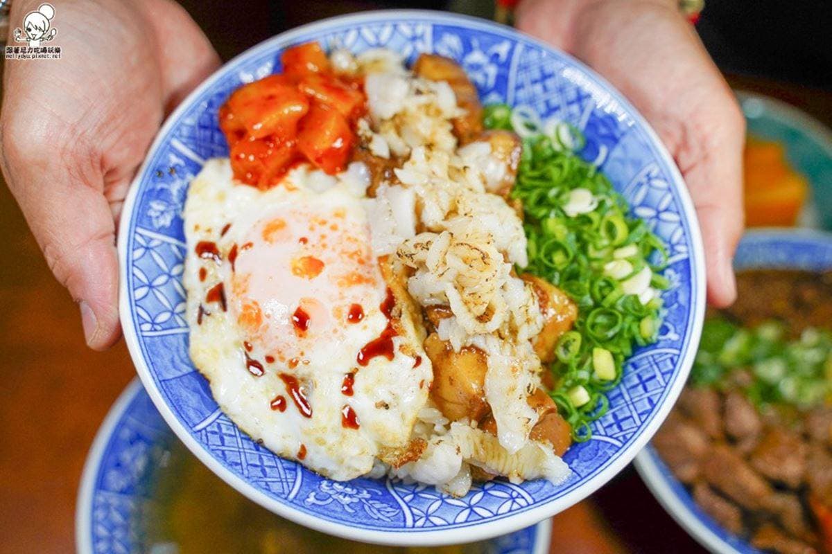 這碗只要50元!牛肉燥拌炒蛋、蔥花蛋太銷魂,限量「牛B飯」爽嗑鮮嫩牛排 這碗只要50元!牛肉燥拌炒蛋、蔥花蛋太銷魂,限量「牛B飯」爽嗑鮮嫩牛排