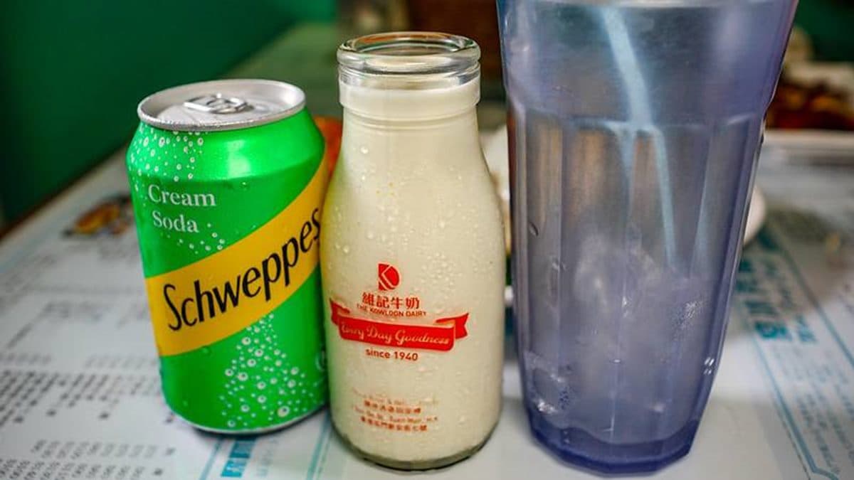 「忌廉溝鮮奶」是港式茶餐廳的特別飲品，台灣很少見。（圖片來源：鄉民食堂）