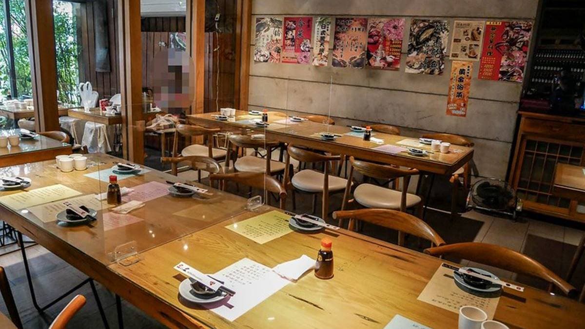 室內環境滿不錯，若是用餐時間幾乎都是滿座。（圖片來源：鄉民食堂）
