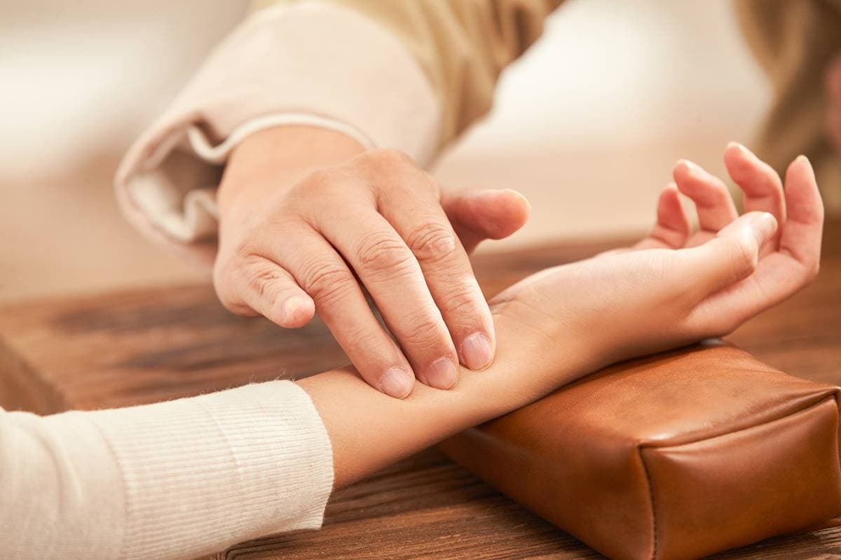 女生常手腳冰冷或經痛?9種中醫體質大檢測,「這類型」看似健康當心易便祕 女生常手腳冰冷或經痛?9種中醫體質大檢測,「這類型」看似健康當心易便祕