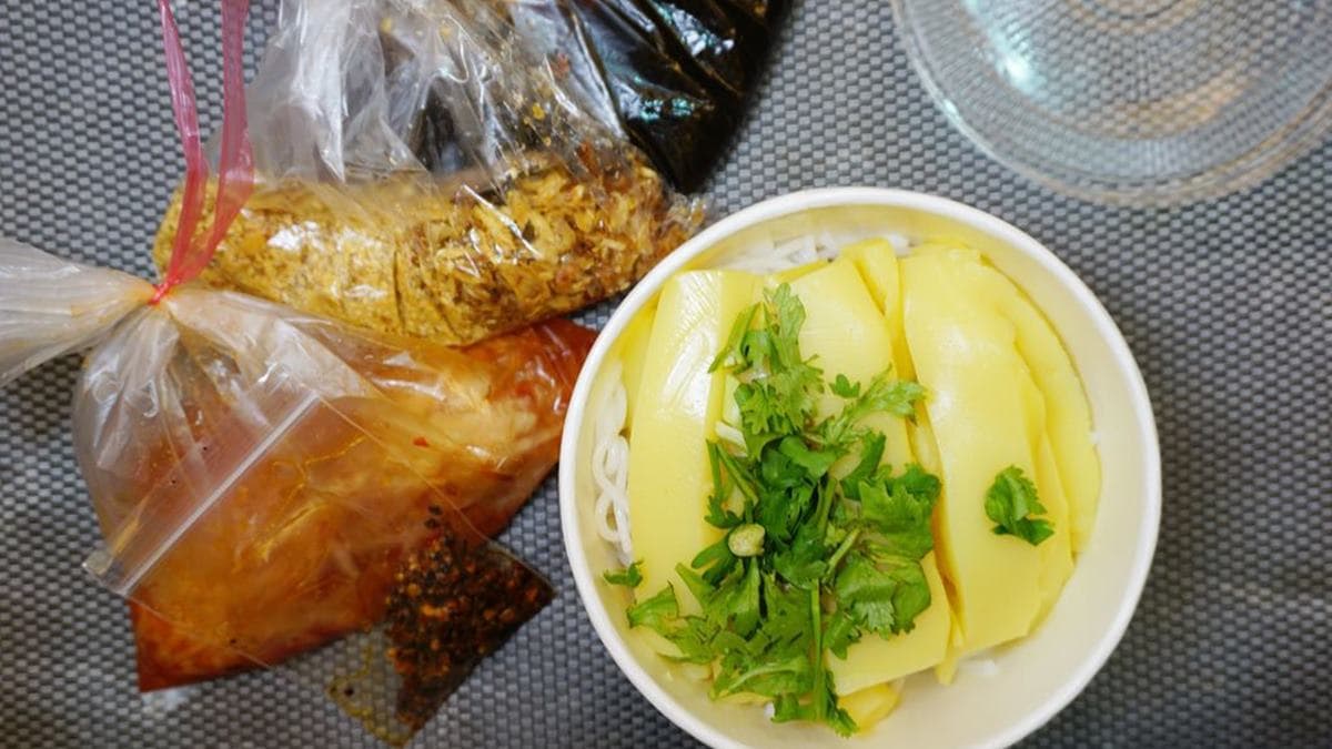 料豐富、醬汁大器、小菜也很給力，１大人和２小孩分食還能吃飽飽。（圖片來源：米寶麻幸福滿載）