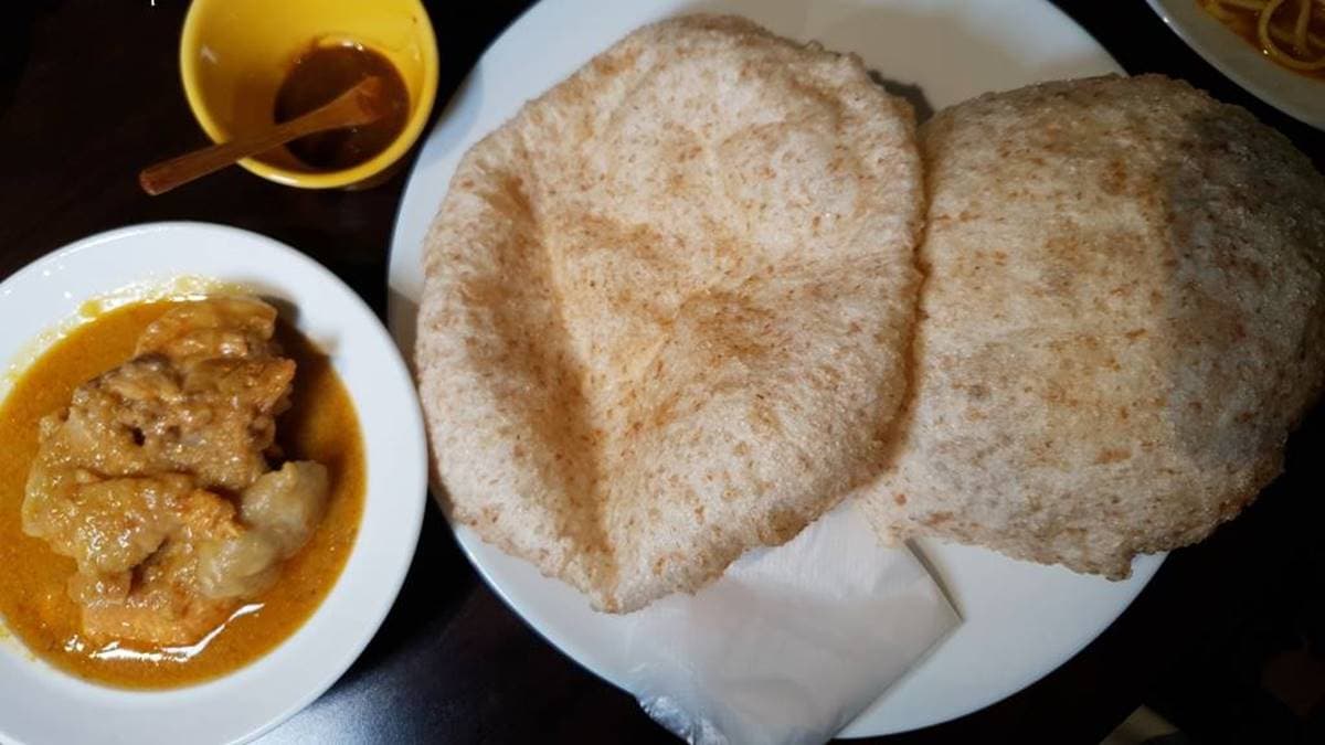 店家自製的印度餅，以全麥的餅皮加糖下油鍋炸，無添加任何發酵粉。（圖片來源：米寶麻幸福滿載）