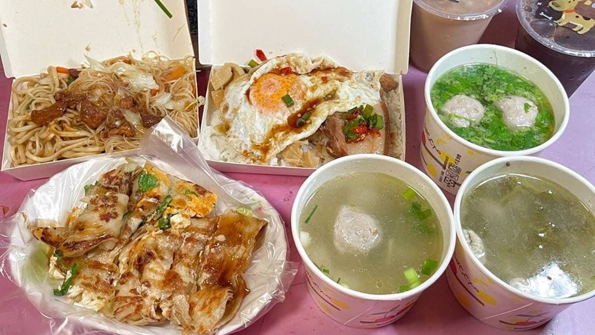 餐點通通不超過50元，是在地激推的佛系宵夜兼早餐。（圖片來源：跟著踢小米吃喝玩樂趣）