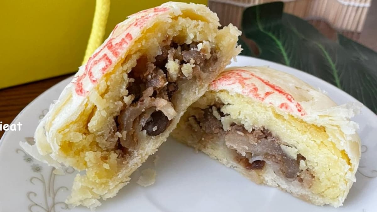 綠豆椪包入手工炒製的滷肉餡，裡頭帶點肥肉比例。（圖片來源：愛伊特的分享樂園）
