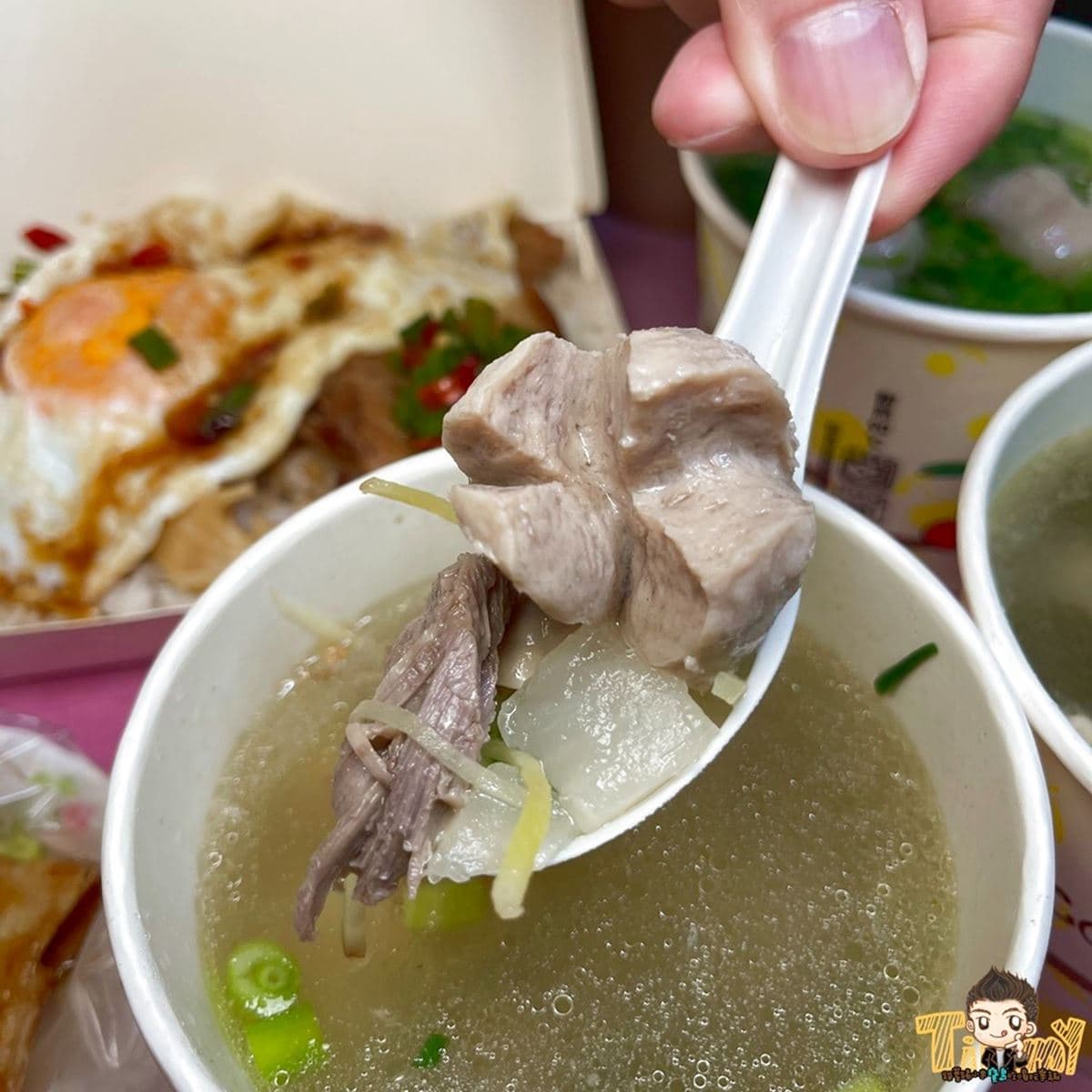 新竹人激推「神級爌肉飯」!凌晨3點半開賣即秒殺,整攤通通免50元CP值爆表 新竹人激推「神級爌肉飯」!凌晨3點半開賣即秒殺,整攤通通免50元CP值爆表