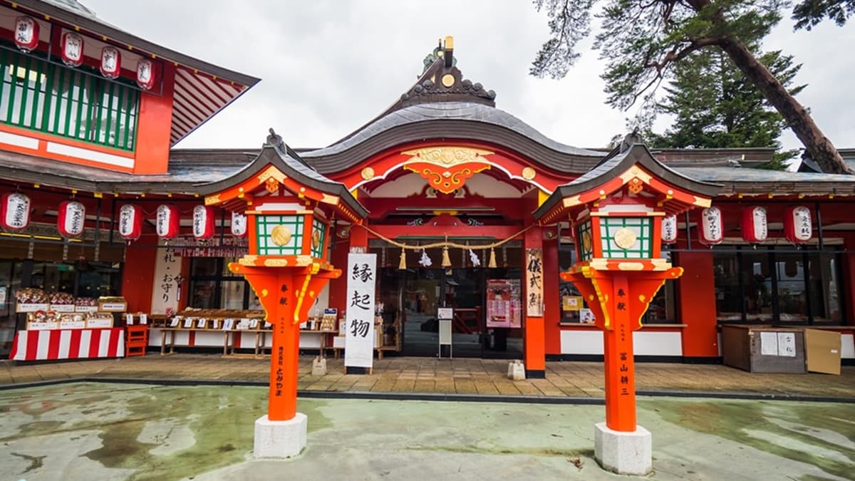 「太鼓谷稻成神社」其實是分自京都的「伏見稻荷大社」，為５大稻荷神社之一。（圖片來源：小佳的幻想世界）