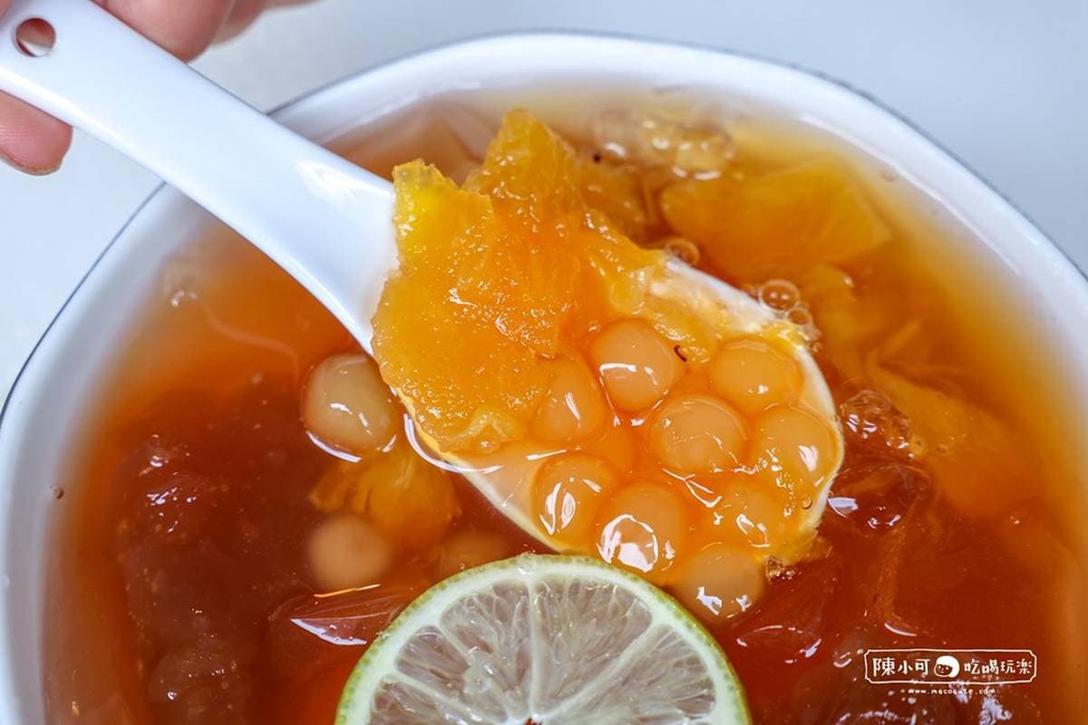 超狂「芋頭土石流瀑布」在這!爆量芋泥溢出畫面太誘人,逛迪化街散步必吃 超狂「芋頭土石流瀑布」在這!爆量芋泥溢出畫面太誘人,逛迪化街散步必吃