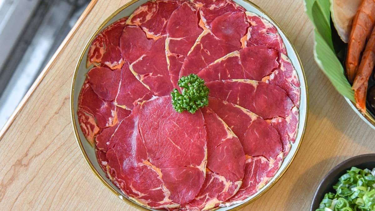 「紐西蘭沙朗牛」口感很軟嫩，還品嘗得到牛肉獨特的香氣。（圖片來源：2A食旅日記）