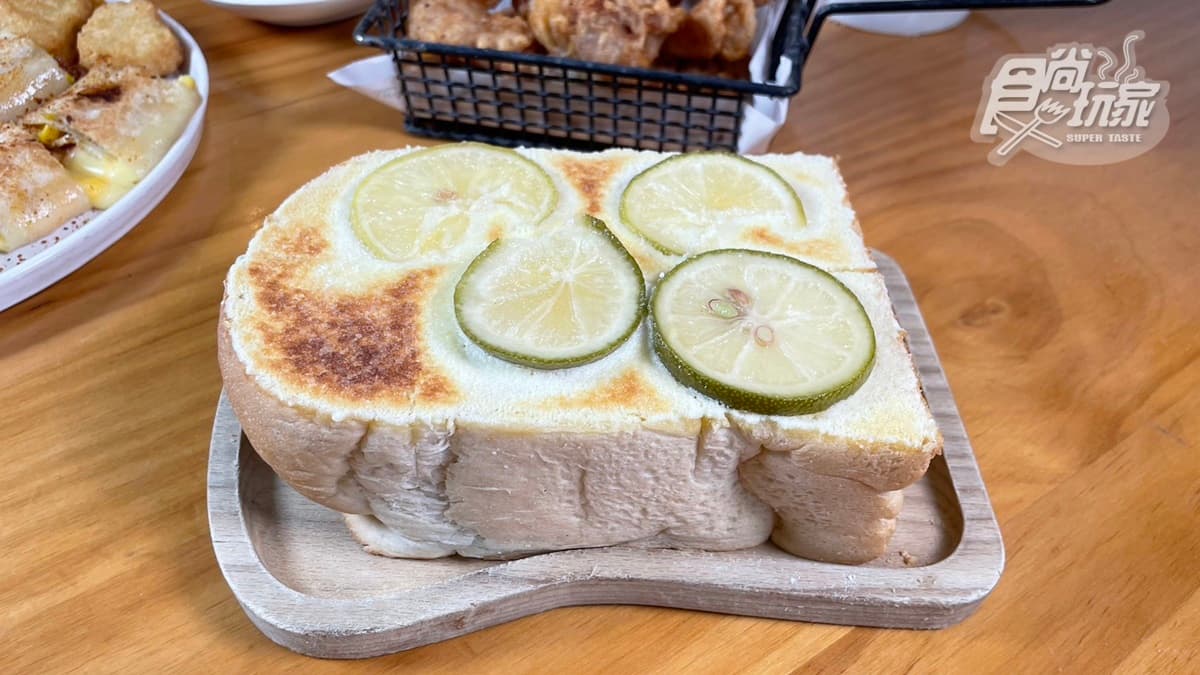 「手工檸檬奶酥厚片」搭配純天然奶油製作的奶酥，吃起來十分清爽。