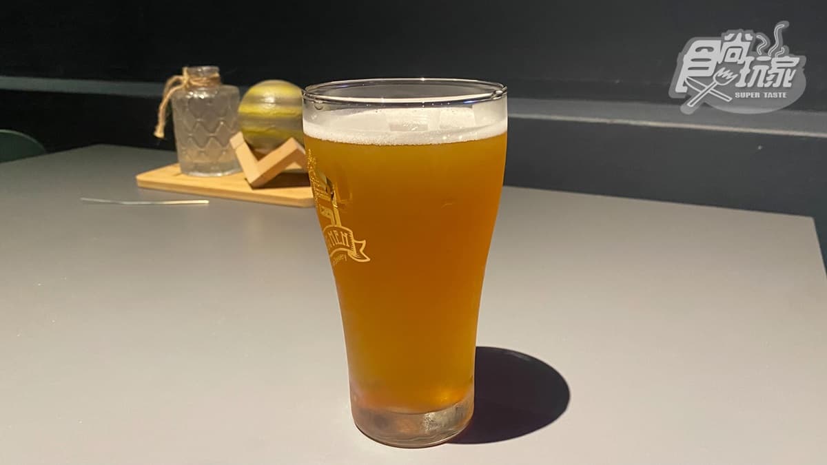 「紅烏龍生啤酒」尾韻帶有淡淡的烏龍香氣。