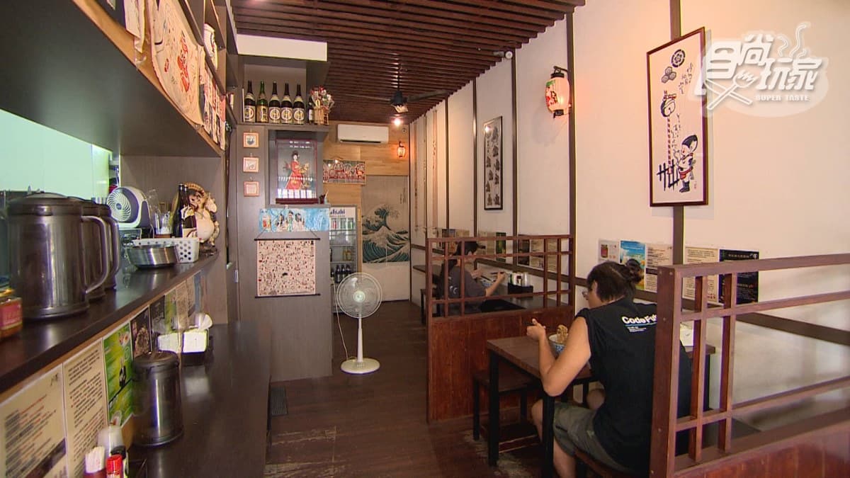 內用空間風格很日系，有居酒屋的感覺。