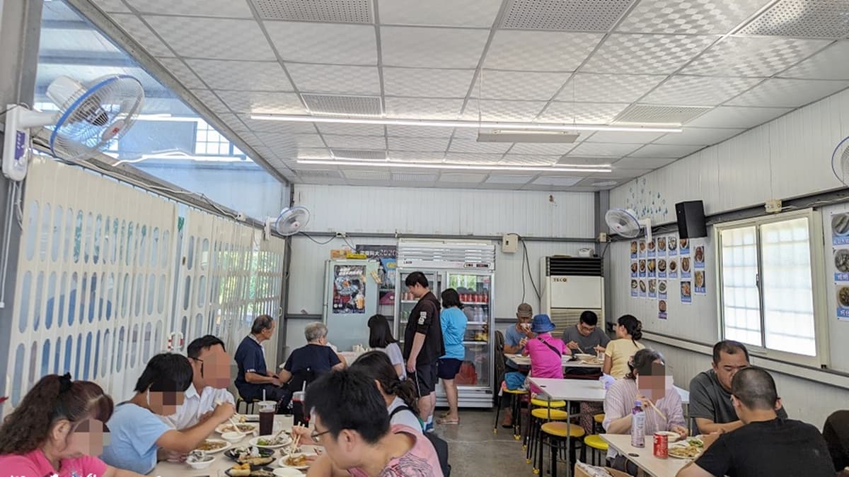 用餐區大概有９張４人桌，環境很不錯。（圖片來源：假日農夫愛趴趴照）