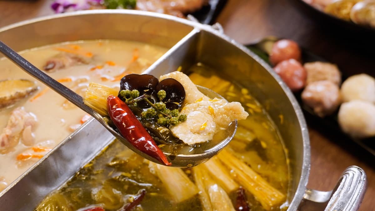 幾歲就送幾片頂級牛肉!問鼎「浮誇肉肉山」免費吃,加188元再嗑重慶酸菜魚 幾歲就送幾片頂級牛肉!問鼎「浮誇肉肉山」免費吃,加188元再嗑重慶酸菜魚