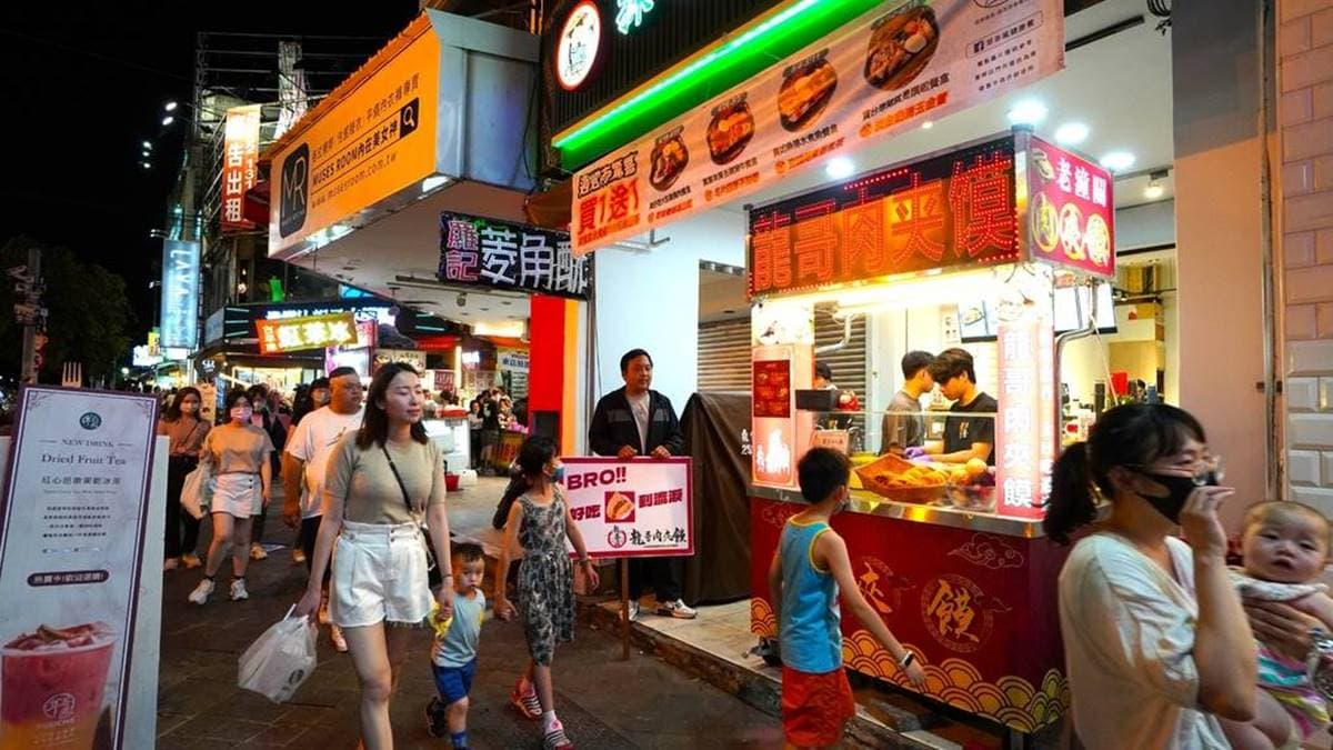 「龍哥肉夾饃」位在台中逢甲夜市內。（圖片來源：狐狸金的日常）