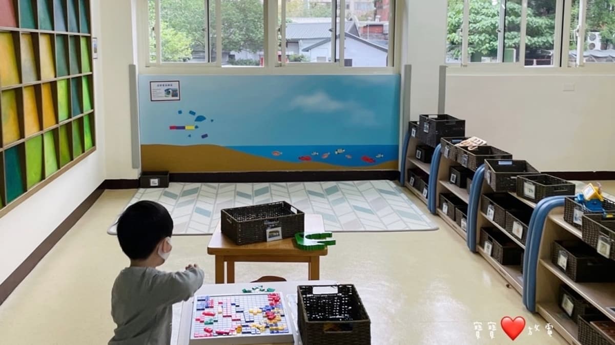 故事屋旁邊是「玩具屋」，這裡提供一些桌遊。（圖片來源：寶寶❤️放電）